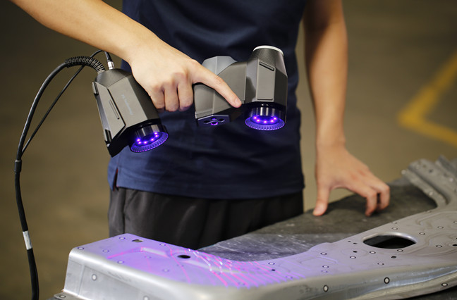 Controllo di qualit&agrave; della parte in lamiera